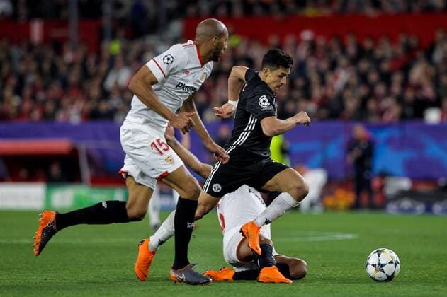 21st February 2018, Ramon Sanchez Pizjuan, Seville, Spain; UEFA Champions League football, round of 16, 1st leg, Sevilla versus Manchester United ManU Chance for Alexis Sanchez for Manchester United as he breaks away from N Zonzi  ActionPlus11991208
