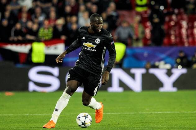 21st February 2018, Ramon Sanchez Pizjuan, Seville, Spain; UEFA Champions League football, round of 16, 1st leg, Sevilla versus Manchester United ManU Manchester United forward Romelu Lukaku drives forward  ActionPlus11991213