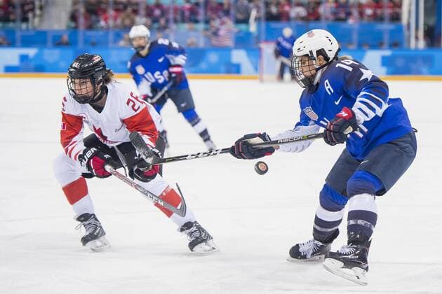 PyeongChang 2018, Eishockey, USA - Kanada, Finale Damen 180222 Brianna Decker of USA and Emily Clark of Canada during the Women s Ice hockey Eishockey final between USA and Canada during day thirteen of the 2018 Winter Olympics on February 22, 2018 in Pyeongchang. Photo: Petter Arvidson BILDBYRAN kod PA 91993 Copyright: PETTERxARVIDSON BB180222PA008