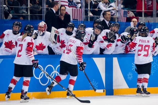 PyeongChang 2018, Eishockey, USA - Kanada, Finale Damen 180222 Meghan Agosta, Melodie Daoust and Marie-Philip Poulin of Canada celebrates the 2-1 goal during the Women s Ice hockey Eishockey final between USA and Canada during day thirteen of the 2018 Winter Olympics on February 22, 2018 in Pyeongchang. Photo: Petter Arvidson BILDBYRN kod PA 91993 Copyright: PETTERxARVIDSON BB180222PA022