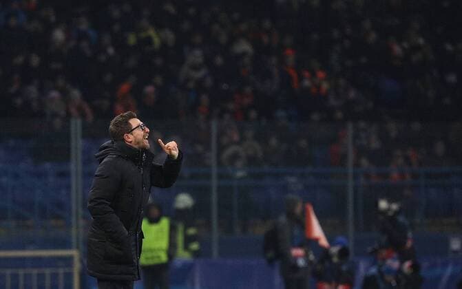 February 21, 2018 - Kharkov, Ukraine - Roma coach Eusebio Di Francesco gives instructions during match of the Eight-Finals finals of the Champions League between FC Shakhtar and Roma at Metalist Stadium in Kharkov. Ukraine, Wednesday, February 21, 2018 Shakhtar Donetsk v AS Roma - UEFA Champions League Round of 16: First Leg  - ZUMAn230 20180221_zaa_n230_840 Copyright: xDanilxShamkinx