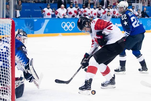 PyeongChang 2018, Eishockey, USA - Kanada, Finale Damen 180222 Jennifer Wakefield of Canada and Goalkeeper Maddie Rooney of USA during the Women s Ice hockey Eishockey final between USA and Canada during day thirteen of the 2018 Winter Olympics on February 22, 2018 in Pyeongchang. Photo: Petter Arvidson BILDBYRN kod PA 91993 Copyright: PETTERxARVIDSON BB180222PA027