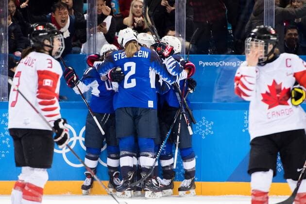 PyeongChang 2018, Eishockey, USA - Kanada, Finale Damen 180222 Team USA celebrates the 2-2 goal during the Women s Ice hockey Eishockey final between USA and Canada during day thirteen of the 2018 Winter Olympics on February 22, 2018 in Pyeongchang. Photo: Petter Arvidson BILDBYRN kod PA 91993 Copyright: PETTERxARVIDSON BB180222PA039