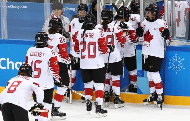 PyeongChang 2018, Eishockey, USA - Kanada, Finale Damen GANGNEUNG, SOUTH KOREA - FEBRUARY 22, 2018: Canadian players in the women s final Ice hockey Eishockey match against the United States as part of the 2018 Winter Olympic Games Olympische Spiele Olympia OS at the Gangneung Hockey Centre. Valery Sharifulin TASS  TS0752AA