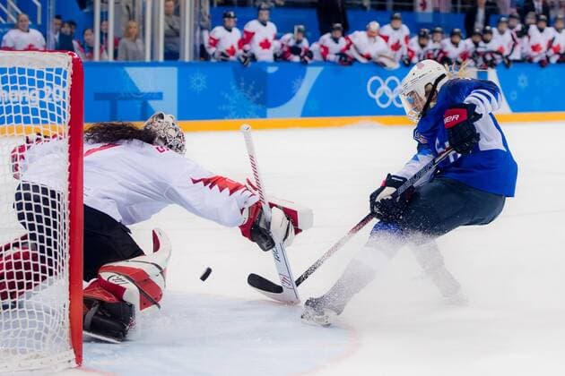 180222 Gigi Marvin of USA scores a shootout goal behind Shannon Szabados of Canada in the Women s Ice hockey Eishockey final between USA and Canada during day thirteen of the 2018 Winter Olympics on February 22, 2018 in Pyeongchang. Photo: Petter Arvidson BILDBYRN kod PA 91993 Copyright: PETTERxARVIDSON BB180222PA052