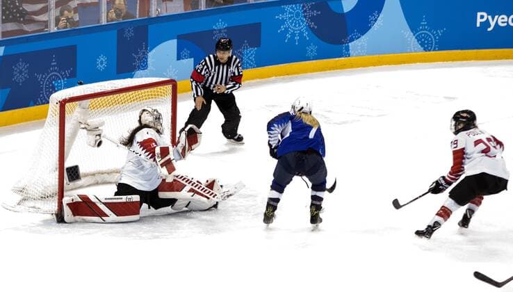 February 22, 2018 - Gangneung, South Korea - Monique LAMOUREUX-MORANDO of USA SCORES TIEING IT 2-2 IN THE LAST PERIOD in action during the Women s USA Canada Gold medal game at the Gangneung Ice Arena during the 2018 Pyeongchang Winter Olympic Games Olympische Spiele Olympia OS PyeongChang 18: Ladies Hockey - ZUMAa35_ 20180222_zaf_a35_002 Copyright: xDanielxA.xAndersonx