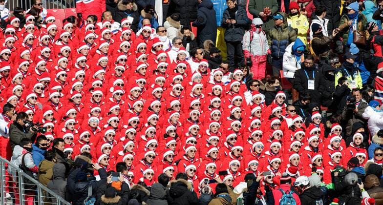 Themen der Woche - SPORT Olympia-Bilder des Tages OLYMPICS - 2018 Winter Olympics PYEONGCHANG,SOUTH KOREA,22.FEB.18 - OLYMPICS, ALPINE SKIING - Olympic Winter games Winterspiele Spiele Summer games PyeongChang 2018, slalom, men. Image shows the cheerleaders from North Korea. GEPAxpictures xMaticxKlansek