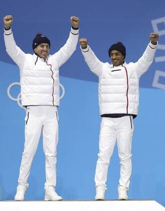 PyeongChang 2018, Langlauf, Teamsprint Herren, Siegerehrung (180222) -- PYEONGCHANG, Feb. 22, 2018 -- Third-placed Maurice Manificat (L) and Richard Jouve from France pose for photos during medal ceremony of men s team sprint free final of cross-country skiing at the 2018 PyeongChang Winter Olympic Games Olympische Spiele Olympia OS at Medal Plaza, PyeongChang, South Korea, Feb. 22, 2018. ) (SP)OLY-SOUTH KOREA-PYEONGCHANG-CROSS-COUNTRY SKIING-MEN S TEAM SPRINT FREE-MEDAL CEREMONY BaixXuefei 