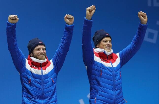 PYEONGCHANG, SOUTH KOREA - FEBRUARY 22, 2018: Gold medalists, Norway s Martin Johnsrud Sundby and Johannes Hoesflot Klaebo (L-R) during a victory ceremony for the men s cross-country skiing team sprint free event at the 2018 Winter Olympic Games Olympische Spiele Olympia OS at Medal Plaza. Sergei Bobylev TASS  TS075386