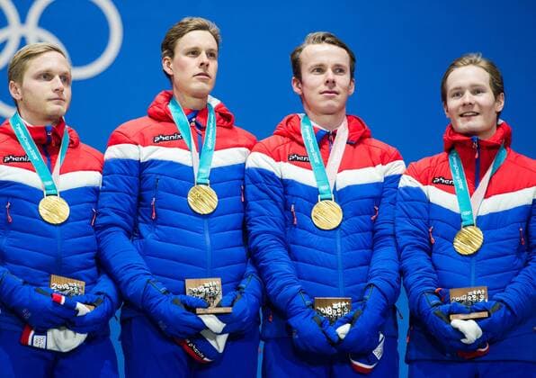 PyeongChang 2018 - Eisschnelllauf, Teamverfolgung Herren, Siegerehrung 180222 Havard Bokko, Sindre Hendriksen, Simen Spieler Nilsen and Sverre Lunde Pedersen of Norway celebrates with the medal after the Medal Ceremony during day thirteen of the 2018 Winter Olympics on February 22, 2018 in Pyeongchang. Photo: Carl Sandin BILDBYRAN kod CS 57999_316 Copyright: CARLxSANDIN BB180222CS043