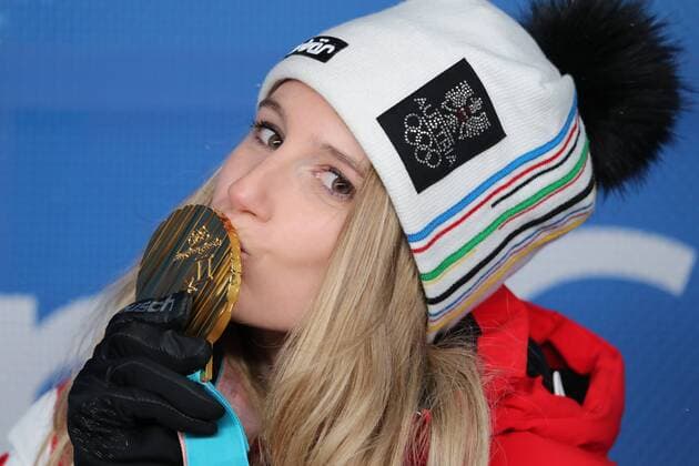 PyeongChang 2018, Snowboard, Big Air, Damen, Siegerehrung OLYMPICS - 2018 Winter Olympics PYEONGCHANG,SOUTH KOREA,22.FEB.18 - OLYMPICS, SNOWBOARDING - Olympic Winter games Winterspiele Spiele Summer games PyeongChang 2018, Big Air, ladies. Image shows Anna Gasser (AUT). Keywords: medal. GEPAxpictures xMathiasxMandl