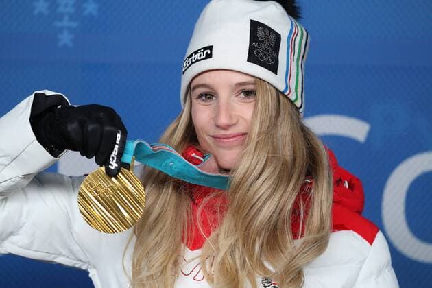 PyeongChang 2018, Snowboard, Big Air, Damen, Siegerehrung OLYMPICS - 2018 Winter Olympics PYEONGCHANG,SOUTH KOREA,22.FEB.18 - OLYMPICS, SNOWBOARDING - Olympic Winter games Winterspiele Spiele Summer games PyeongChang 2018, Big Air, ladies. Image shows Anna Gasser (AUT). Keywords: medal. GEPAxpictures xMathiasxMandl