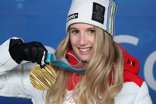 PyeongChang 2018, Snowboard, Big Air, Damen, Siegerehrung OLYMPICS - 2018 Winter Olympics PYEONGCHANG,SOUTH KOREA,22.FEB.18 - OLYMPICS, SNOWBOARDING - Olympic Winter games Winterspiele Spiele Summer games PyeongChang 2018, Big Air, ladies. Image shows Anna Gasser (AUT). Keywords: medal. GEPAxpictures xMathiasxMandl