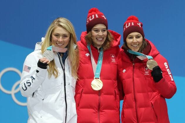 PyeongChang 2018, Ski Alpin, Kombination, Damen, Siegerehrung OLYMPICS - 2018 Winter Olympics PYEONGCHANG,SOUTH KOREA,22.FEB.18 - OLYMPICS, ALPINE SKIING - Olympic Winter games Winterspiele Spiele Summer games PyeongChang 2018, alpine combined, ladies, Medals Plaza, award ceremony. Image shows Mikaela Shiffrin (USA), Michelle Gisin and Wendy Holdener (SUI). Keywords: medal. GEPAxpictures xMathiasxMandl