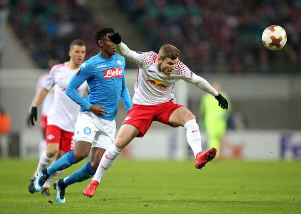 22.02.2018, Fussball UEFA Europa League 2017 2018, Zwischenrunde, RB Leipzig - SSC Neapel, in der Red Bull Arena Leipzig. v.l. Amadou Diawara (SSC Neapel) gegen Timo Werner (RB Leipzig)
