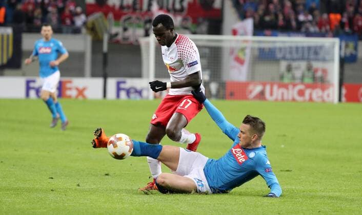 RB Leipzig - SSC Neapel Fussball Euro League Leipzig, 22.02.2018, Red Bull Arena, Fussball, UEFA EURO EM Europameisterschaft Fussball League, 16el Finale, Rückspiel , SSC Neapel vs. RB Leipzig. , Im Bild von vorn; Piotr Zielinski (20, Neapel) und Bruma (17, RB Leipzig) . ,