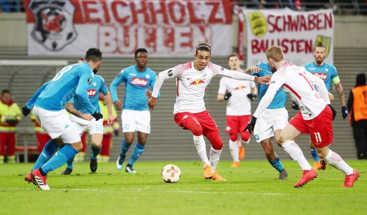RB Leipzig - SSC Neapel Fussball Euro League Leipzig, 22.02.2018, Red Bull Arena, Fussball, UEFA EURO EM Europameisterschaft Fussball League, 16el Finale, Rückspiel , RB Leipzig vs. SSC Neapel , Im Bild v.l.: Raul Albiol (33, Neapel), Yussuf Poulsen (9, RB Leipzig) und Timo Werner (11, RB Leipzig). ,