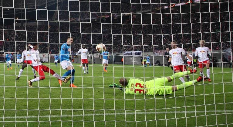RB Leipzig - SSC Neapel Fussball Euro League Leipzig, 22.02.2018, Red Bull Arena, Fussball, UEFA EURO EM Europameisterschaft Fussball League, 16el Finale, Rückspiel , SSC Neapel vs. RB Leipzig. , Im Bild; Tor für SSC Neapel. Piotr Zielinski (mitte, 20, Neapel) erzielt den TReffer zum 0:1. ,