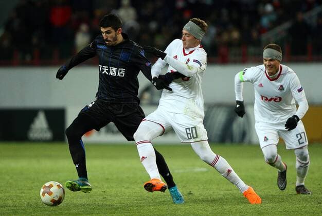 MOSCOW, RUSSIA - FEBRUARY 22, 2018: OGC Nice s Pierre Lees-Melou, Lokomotiv Moscow s Anton Miranchuk and Igor Denisov (L-R) fight for the ball in their 2017 18 UEFA Europa League Round of 32 second leg football match at RZD Arena Stadium. Lokomotiv Moscow won the game 1-0. Mikhail Tereshchenko TASS  TS07556A