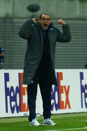22.02.2018, xkvx, Fussball Europa League, RB Leipzig - SSC Neapel, emspor, v.l. Trainer Maurizio Sarri (SSC Neapel) gibt Anweisung, gestikuliert, mit den Armen gestikulieren, gives instructions, gesticulate Leipzig