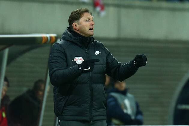 22.02.2018, xkvx, Fussball Europa League, RB Leipzig - SSC Neapel, emspor, v.l. Trainer Ralph Hasenhuettl (RBL - RB Leipzig) gibt Anweisung, gestikuliert, mit den Armen gestikulieren, gives instructions, gesticulate Leipzig
