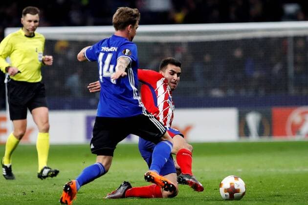 Copenhagen s defender Thomsen vies for the ball with Atletico de Madrid s Argentinian striker Angel Correa during the UEFA Europa League match between Atletico de Madrid and Copenhagen at the Wanda Metropolitano stadium in Madrid, Spain, 22 February 2018. Atletico de Madrid vs. Copenhagen !ACHTUNG: NUR REDAKTIONELLE NUTZUNG!  Copyright: xJuanJoxMartinx MAD015 20180222-636549286036305123
