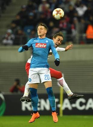 Fussball, Herren, Saison 2017 2018, Europa League (Zwischenrunde, Rückspiel), RB Leipzig - SSC Neapel, v. l. Piotr Zielinski ( 20, SSC Neapel), Yussuf Poulsen (RB Leipzig), 22.02. 2017, Copyright: xMatthiasxKochx