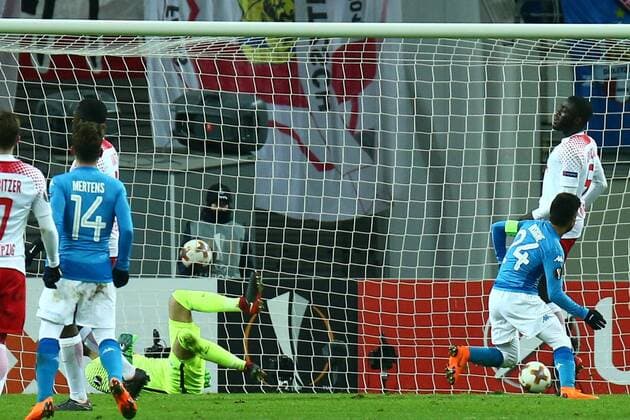 22.02.2018, xkvx, Fussball Europa League, RB Leipzig - SSC Neapel, emspor, v.l. Goal scored, Tor zum 0:2 durch Lorenzo Insigne (SSC Neapel) Leipzig