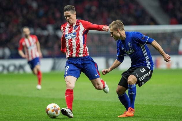 Atletico de Madrid s Fernando Torres vies for the ball with Copenhagen s Pierre Bengtsson (R) during the UEFA Europa League match between Atletico de Madrid and Copenhagen at the Wanda Metropolitano stadium in Madrid, Spain, 22 February 2018. Atletico de Madrid vs. Copenhagen !ACHTUNG: NUR REDAKTIONELLE NUTZUNG!  Copyright: xRodrigoxJimenezx MAD021 20180222-636549293509582960