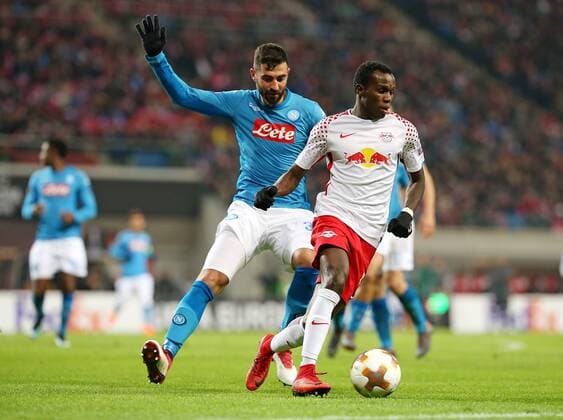 22.02.2018, Fussball UEFA Europa League 2017 2018, Zwischenrunde, RB Leipzig - SSC Neapel, in der Red Bull Arena Leipzig. v.l. Raul Albiol (SSC Neapel) gegen Bruma (RB Leipzig)