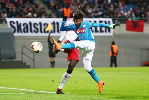 RB Leipzig - SSC Neapel Fussball Euro League Leipzig, 22.02.2018, Red Bull Arena, Fussball, UEFA EURO EM Europameisterschaft Fussball League, 16el Finale, Rückspiel , RB Leipzig vs. SSC Neapel 0:2 (0:1) (HIN 3:1) , Im Bild: Lorenzo Insigne (24, Neapel) vor Dayot Upamecano (5, RB Leipzig). ,
