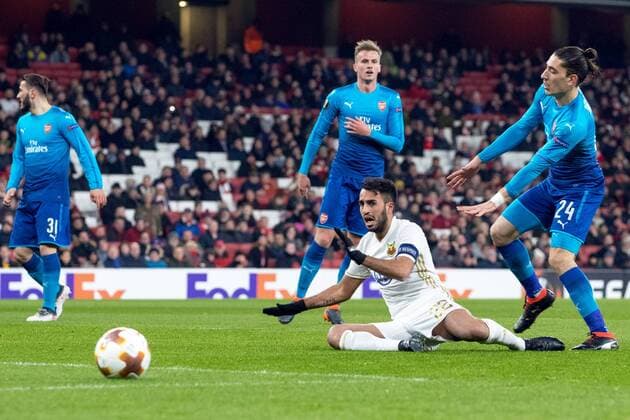 180222 Östersunds Brwa Nouri och Arsenals Hector Bellerin under fotbollsmatchen i Europa League mellan Arsenal och Östersund den 22 februari 2018 i London. Copyright: ANDREASxLxERIKSSON BB180222AE018