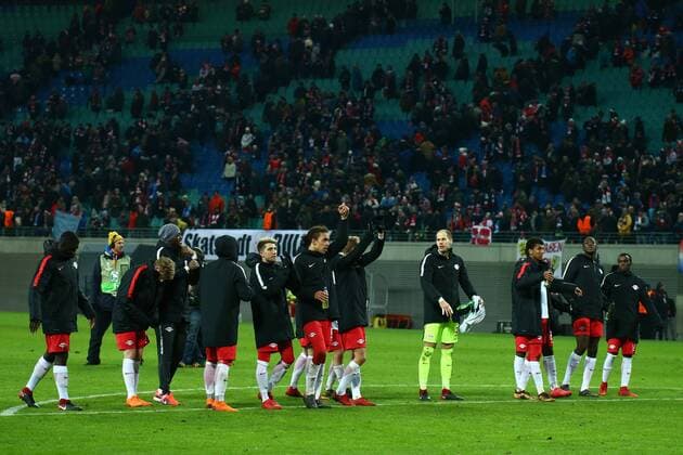 22.02.2018, xkvx, Fussball Europa League, RB Leipzig - SSC Neapel, emspor, v.l. RB Leipzig Spieler feiern das Weiterkommen Leipzig