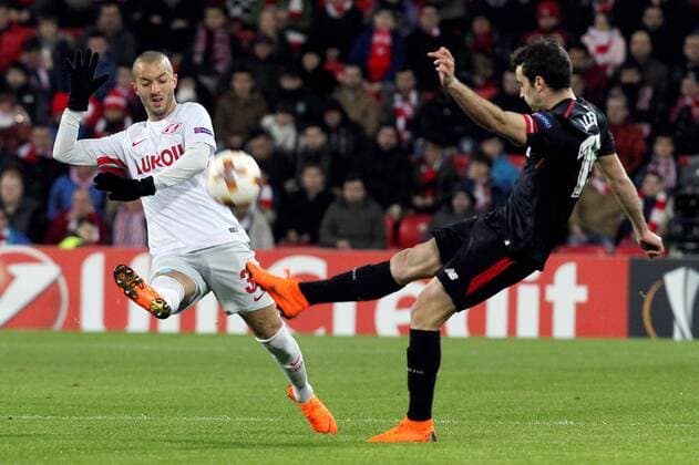 Athletic Bilbao s Inigo Leuke (R) vies for the ball with Spartak Moscow s Sofiane Hanni during the UEFA Europa League round of 32 match between Athletic Bilbao and Spartak Moscow, at the San Mames stadium in Bilbao, Basque Country, Spain, 22 February 2018. Athletic Bilbao vs. Spartak Moscow !ACHTUNG: NUR REDAKTIONELLE NUTZUNG!  Copyright: xMiguelxTonax BIL006 20180222-636549331247648506