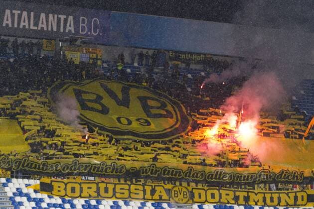 Reggio Emilia, Italy 22.02.2018, UEFA Europa League - 2017 18 Season, Sechzehntelfinale, Atalanta Bergamo - Borussia Dortmund, Choreo mit Pyro ( DeFodi053