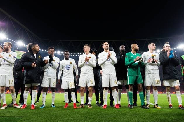 180222 Östersunds spelare tackar publiken efter fotbollsmatchen i Europa League mellan Arsenal och Östersund den 22 februari 2018 i London. Copyright: ANDREASxLxERIKSSON BB180222AE050