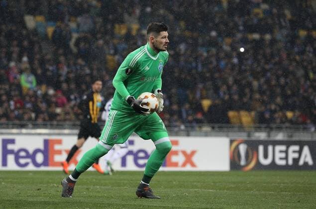 February 22, 2018 - Kiev, Ukraine - Goalkeeper Dynamo Kiev s Denys Boyko controls the ball during the Europa League, round of 32, soccer match between Dynamo Kiev and AEK Athens at the Olympic Stadium in Kiev. Ukraine, Thursday, February 22, 2018 Dynamo Kyiv v AEK - UEFA Europa League  - ZUMAn230 20180222_zaa_n230_736 Copyright: xDanilxShamkinx