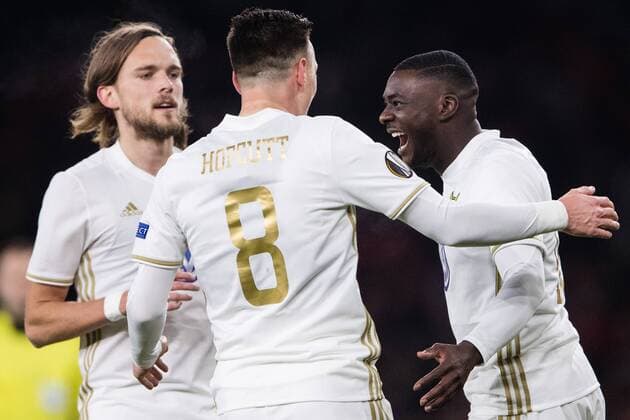 180222 Östersunds Tom Pettersson och Jamie Hopcutt jublar tillsammans med Ken Sema som gjort 0-2 för Östersund under fotbollsmatchen i Europa League mellan Arsenal och Östersund den 22 februari 2018 i London. Copyright: ANDREASxLxERIKSSON BB180222AE062