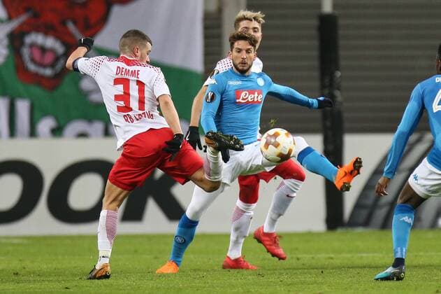 Diego Demme (RB Leipzig) gegen Dries Mertens (SSC Neapel)ä - Zwischenrunde Europa League Saison 2017-2018 RasenBallsport Leipzig vs. SSC Neapel in der RB Arena in Leipzig - Aktion,Deutschland, Fußball, Mann, Maenner,22.02.2018