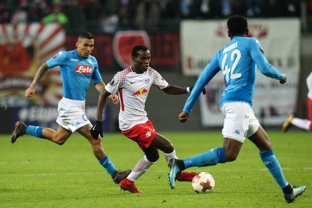 Armindo Tue Na Bangna Bruma (RB Leipzig) gegen Amadou Diawara (SSC Neapel) - Zwischenrunde Europa League Saison 2017-2018 RasenBallsport Leipzig vs. SSC Neapel in der RB Arena in Leipzig - Aktion,Deutschland, Fußball, Mann, Maenner,22.02.2018