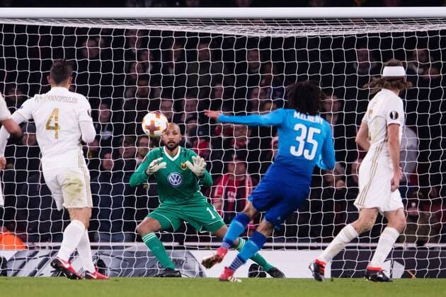 180222 Arsenals Mohamed Elneny med ett skott mot Östersunds malvakt Aly Keita under fotbollsmatchen i Europa League mellan Arsenal och Östersund den 22 februari 2018 i London. Copyright: ANDREASxLxERIKSSON BB180222AE074