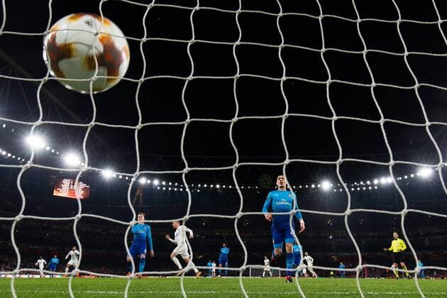 180222 Arsenals Hector Bellerin deppar efter att Östersunds gjort 0-1 under fotbollsmatchen i Europa League mellan Arsenal och Östersund den 22 februari 2018 i London. Copyright: ANDREASxLxERIKSSON BB180222AE082