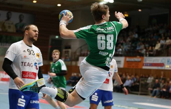 v.li.: Marcel Niemeyer (ThSV Eisenach), Julian Sauer (DJK Rimpar Wölfe), DKB 2. Handball-Bundesliga, DJK Rimpar Wölfe - ThSV Eisenach,