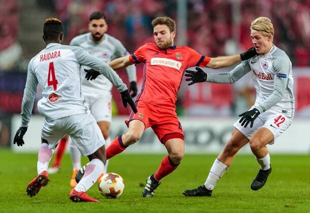 22.02.2018, Red Bull Arena, Salzburg, AUT, UEFA EL, FC Salzburg vs Real Sociedad, Sechzehntelfinale, Rueckspiel, im Bild Amadou Haidara (FC Salzburg), Asier Illarramendi (Real Sociedad), Xaver Schlager (FC Salzburg) during the UEFA Europa League Round of 32, 2nd Leg Match between FC Salzburg and Real Sociedad at the Red Bull Arena in Salzburg, Austria on 2018 02 22. Salzburg
