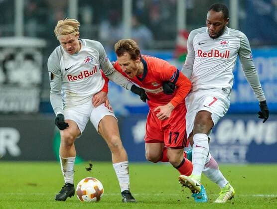 22.02.2018, Red Bull Arena, Salzburg, AUT, UEFA EL, FC Salzburg vs Real Sociedad, Sechzehntelfinale, Rueckspiel, im Bild Xaver Schlager (FC Salzburg), David Zurutuza (Real Sociedad), Reinhold Yabo (FC Salzburg) during the UEFA Europa League Round of 32, 2nd Leg Match between FC Salzburg and Real Sociedad at the Red Bull Arena in Salzburg, Austria on 2018 02 22. Salzburg