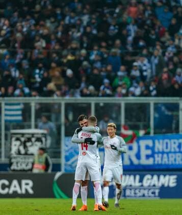 22.02.2018, Red Bull Arena, Salzburg, AUT, UEFA EL, FC Salzburg vs Real Sociedad, Sechzehntelfinale, Rueckspiel, im Bild Torjubel Salzburg nach dem 2:1 per Elfmeter durch Valon Berisha (FC Salzburg), Munas Dabbur (FC Salzburg) during the UEFA Europa League Round of 32, 2nd Leg Match between FC Salzburg and Real Sociedad at the Red Bull Arena in Salzburg, Austria on 2018 02 22. Salzburg