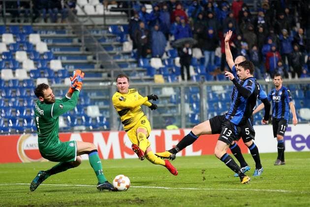 Etrit Berisha ( Atalanta Bergamo 1 ) Mario Goetze ( Borussia Dortmund 10 ) Tor wird abseits gepfiffen Mattia Caldara ( Atalanta Bergamo 13 ), Atalanta Bergamo vs. Borussia Dortmund, Europa League, Fussball, 22.02.2018, Reggio Emilia Copyright: xEIBNER HarryxLangerx EP_HLR