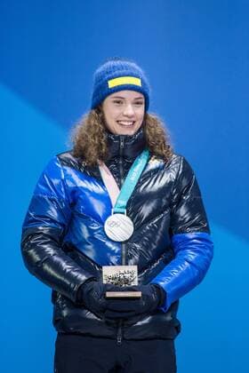180223 Hanna Öberg of Sweden Silver, celebrates at the Medal Ceremony for the Women s Biathlon 4x6 km relay during day fourteen of the 2018 Winter Olympics on February 23, 2018 in Pyeongchang. Photo: Joel Marklund BILDBYRAN kod JM 87647 Copyright: JOELxMARKLUND BB180223JM078
