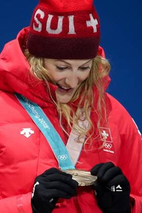 OLYMPICS - 2018 Winter Olympics PYEONGCHANG,SOUTH KOREA,23.FEB.18 - OLYMPICS, FREESTYLE SKIING - Olympic Winter games Winterspiele Spiele Summer games PyeongChang 2018, Medals Plaza, award ceremony, Ski Cross, ladies. Image shows Fanny Smith (SUI). GEPAxpictures xChristianxWalgram