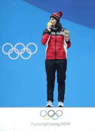 (180223) -- PYEONGCHANG, Feb. 23, 2018 -- Gold medalist Kelsey Serwa of Canada poses for photos during medal ceremony of ladies ski cross of freestyle skiing at the 2018 PyeongChang Winter Olympic Games Olympische Spiele Olympia OS at Medal Plaza, PyeongChang, South Korea, Feb. 23, 2018. ) (SP)OLY-SOUTH KOREA-PYEONGCHANG-FREESTYLE SKIING-LADIES SKI CROSS-MEDAL CEREMONY BaixXuefei 
